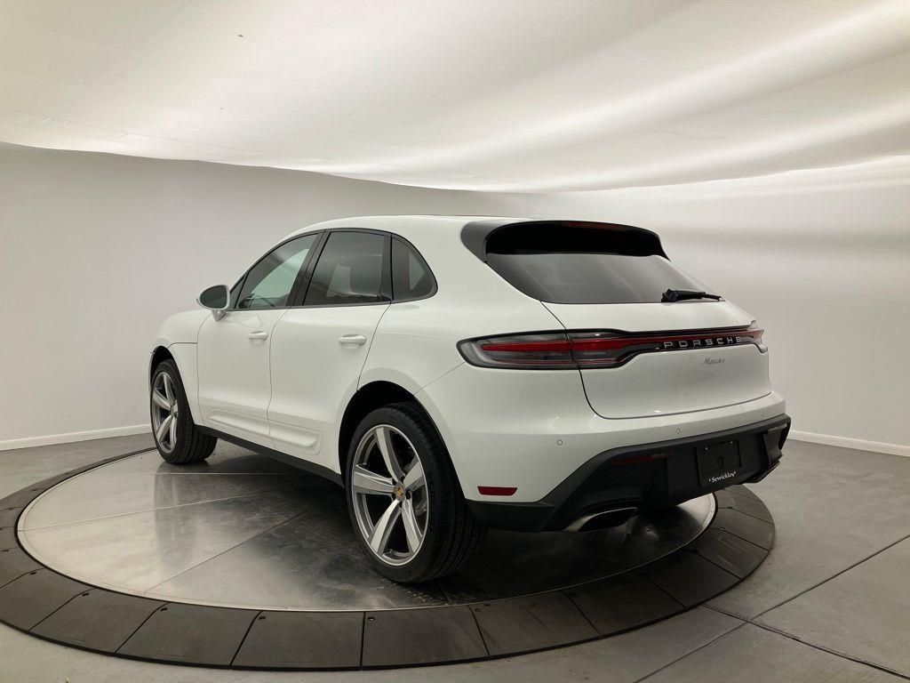 2025 Porsche Macan T photo 3