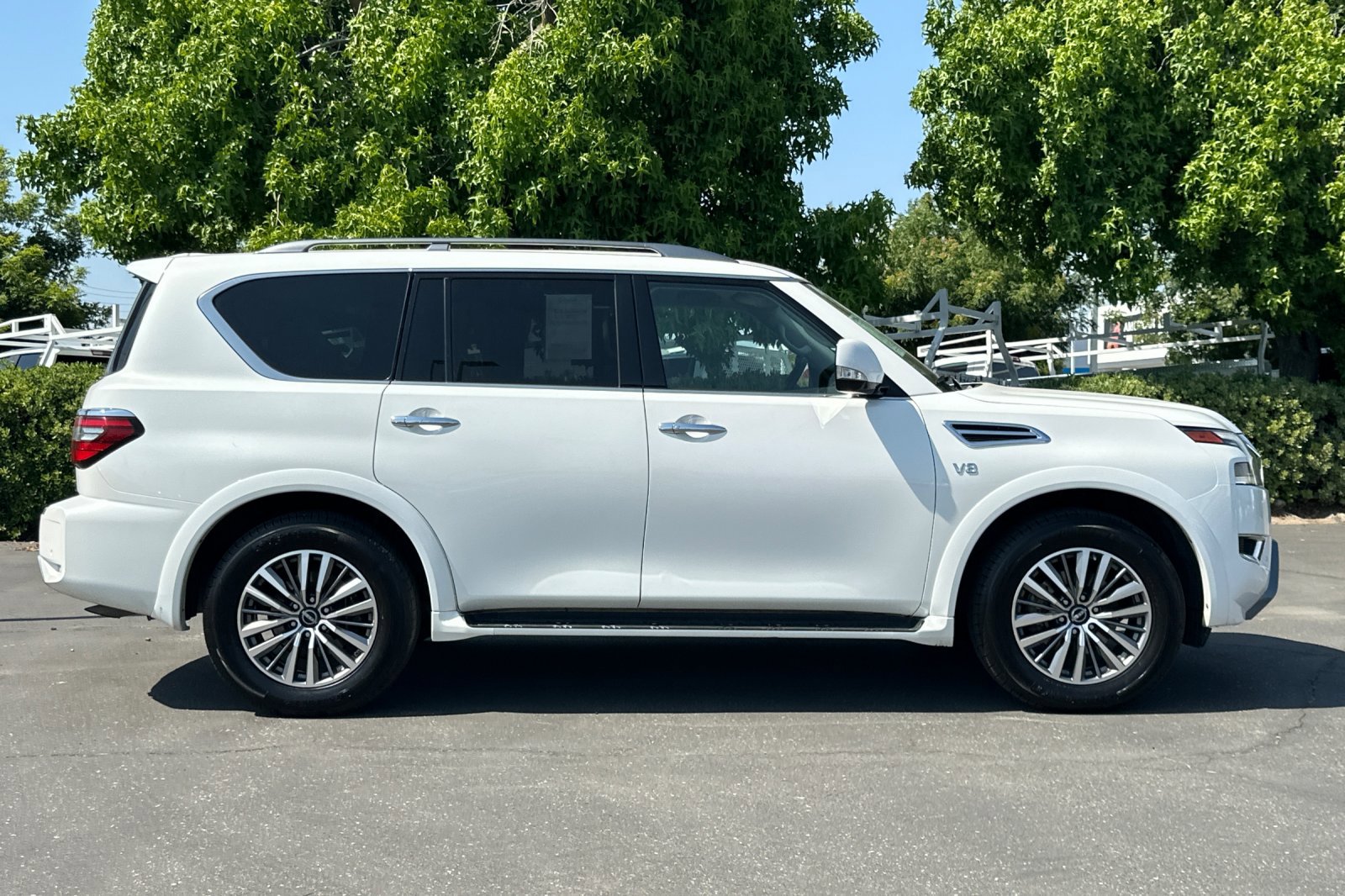 2022 Nissan Armada SV photo 3