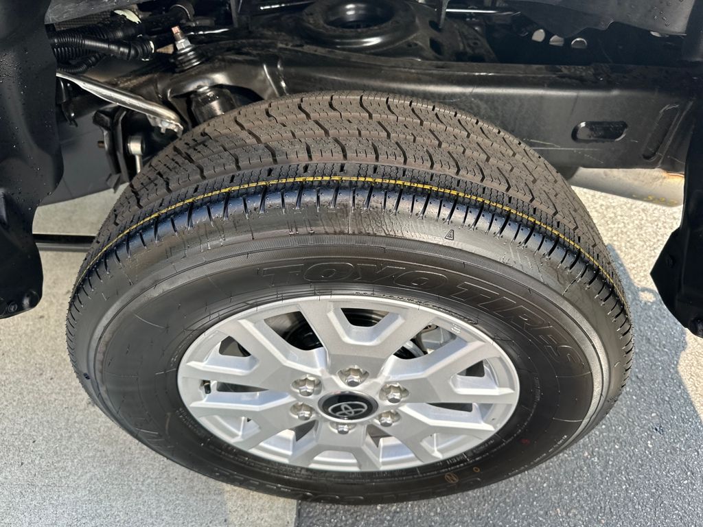 2025 Toyota Tacoma SR5 4x4 Double Cab photo 25
