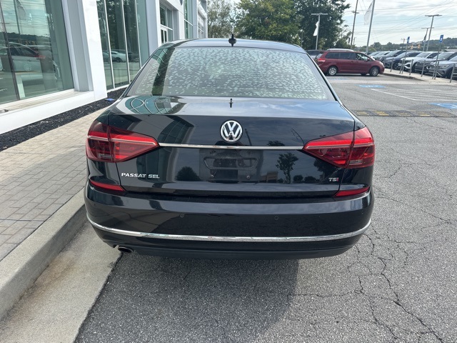 2018 Volkswagen Passat 2.0T SEL Premium photo 5
