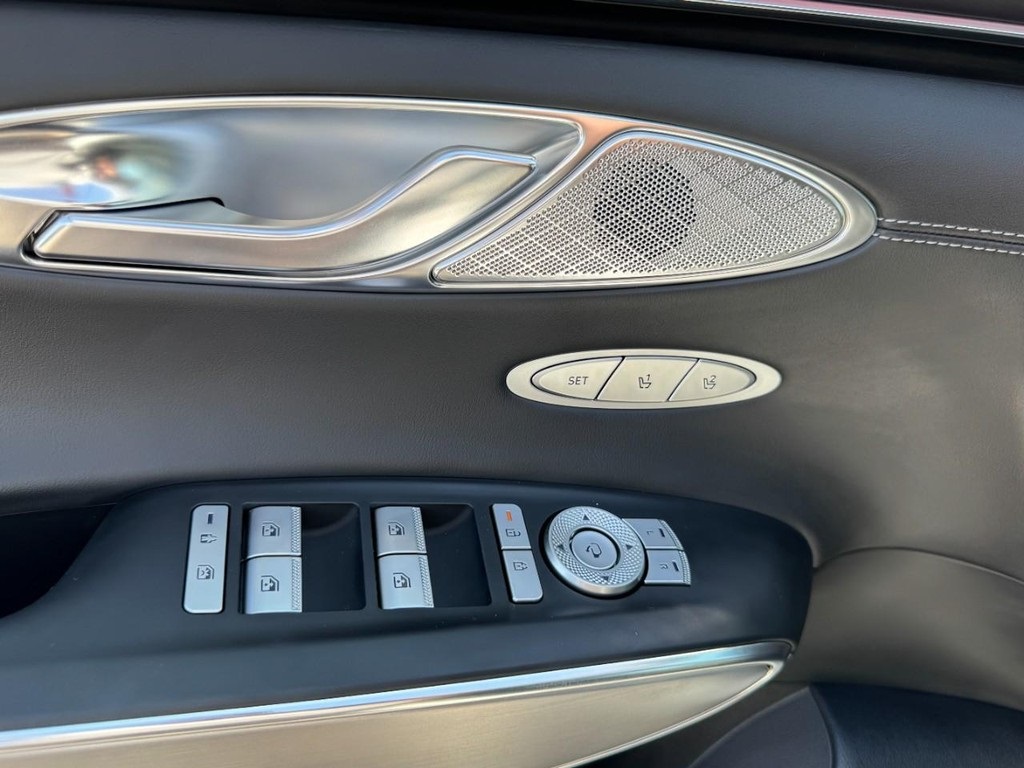 2026 Genesis GV70 2.5T Select photo 11