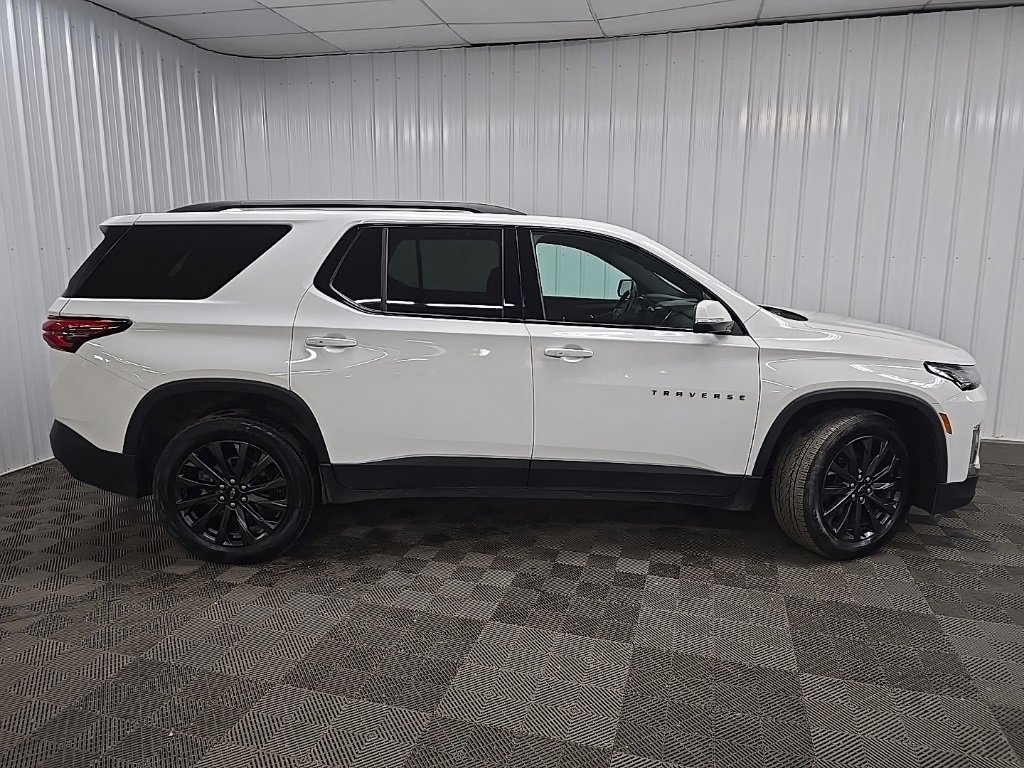 2023 Chevrolet Traverse RS photo 2