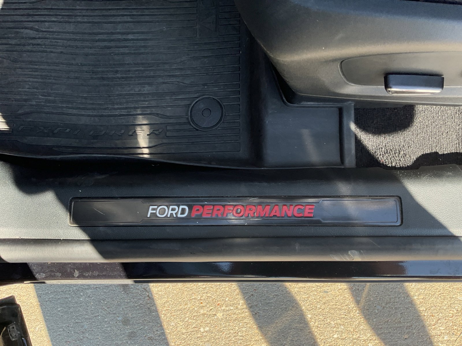 2020 Ford Explorer ST photo 27