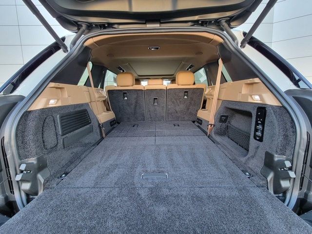2023 Land Rover Range Rover SE photo 5