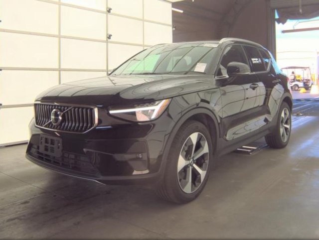 2025 Volvo XC40 Plus's photo