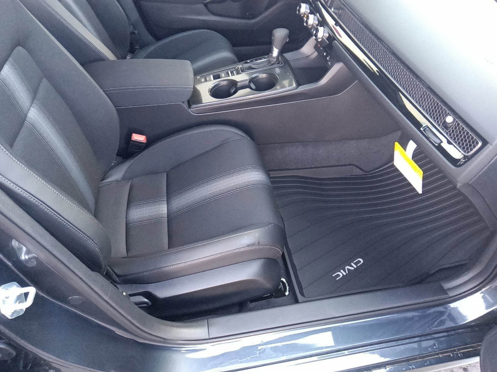2025 Honda Civic Hatchback Sport photo 19