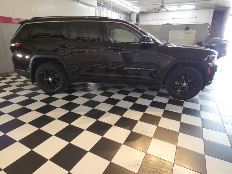 2022 Jeep Grand Cherokee Limited photo 2