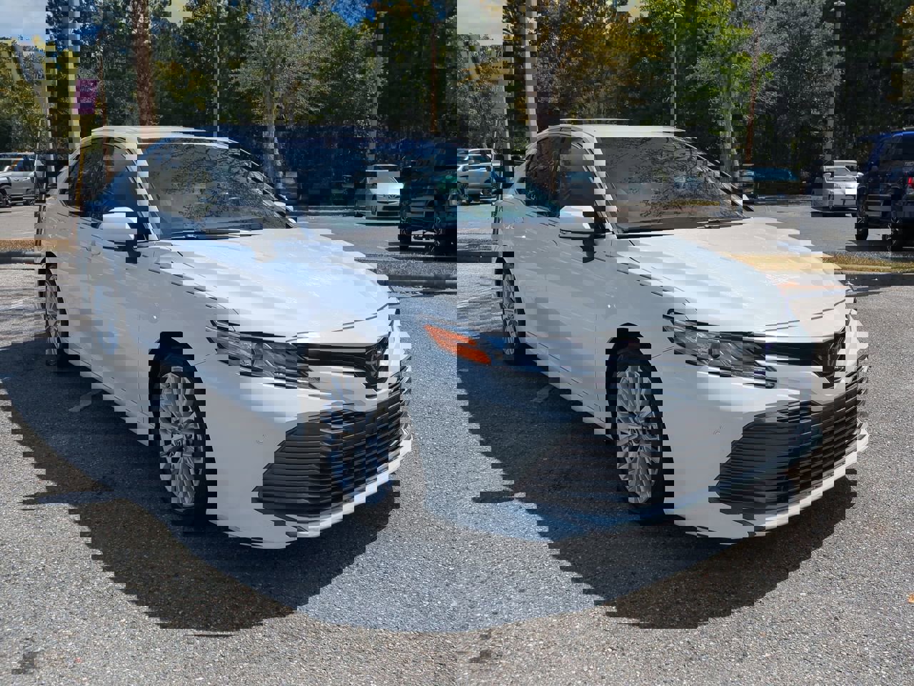 2018 Toyota Camry SE XLE photo 3