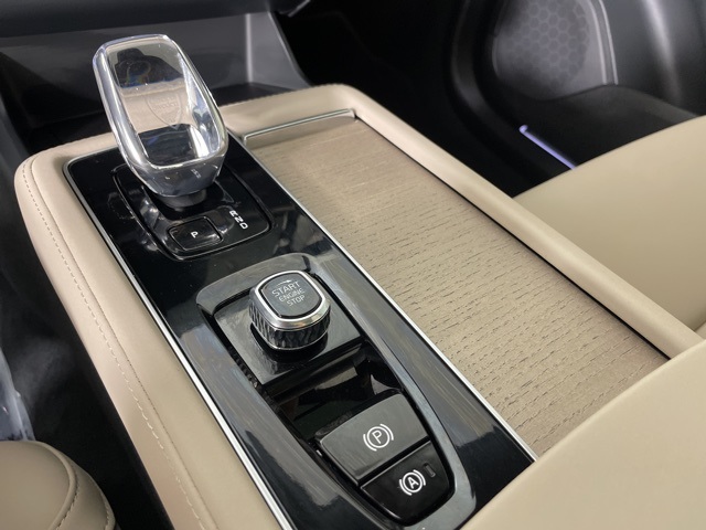 2025 Volvo XC90 B5 AWD Plus photo 29