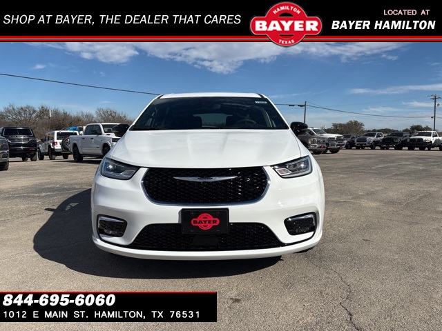 2026 Chrysler Pacifica Select's photo