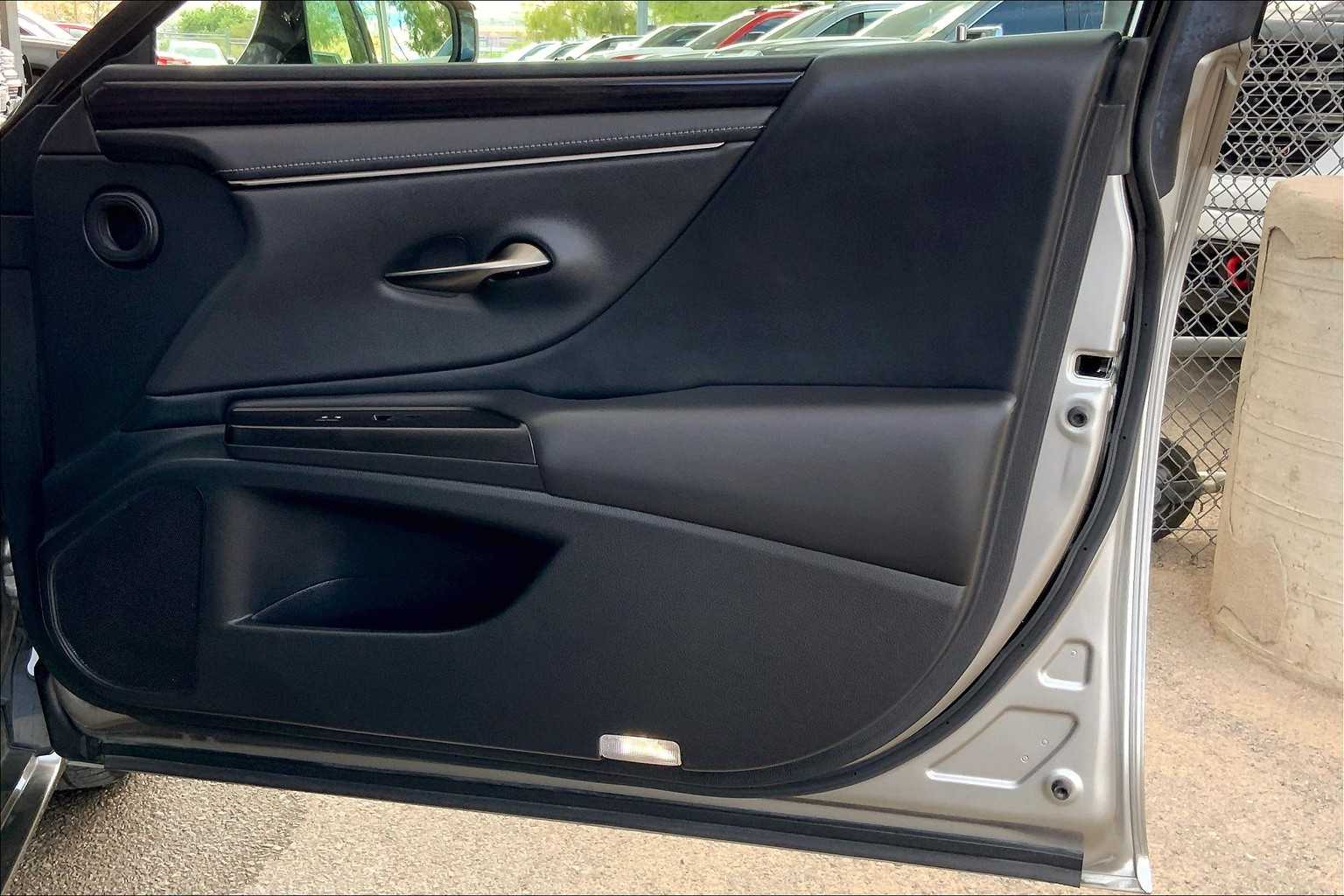 2019 Lexus ES 350 photo 20