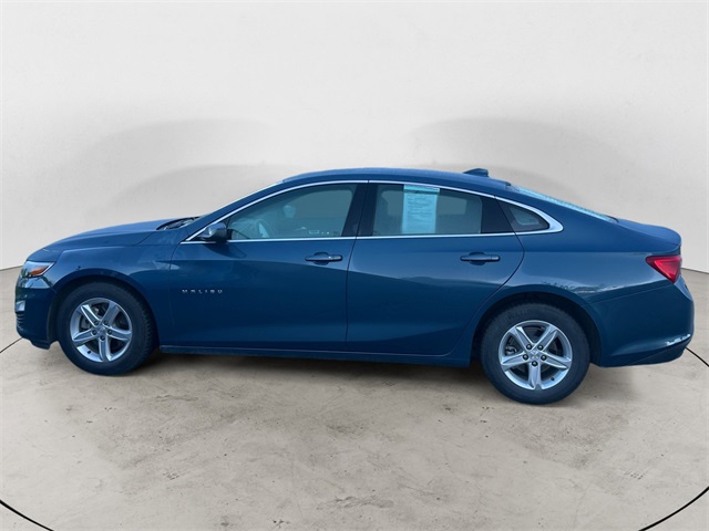 2024 Chevrolet Malibu 1LT photo 2