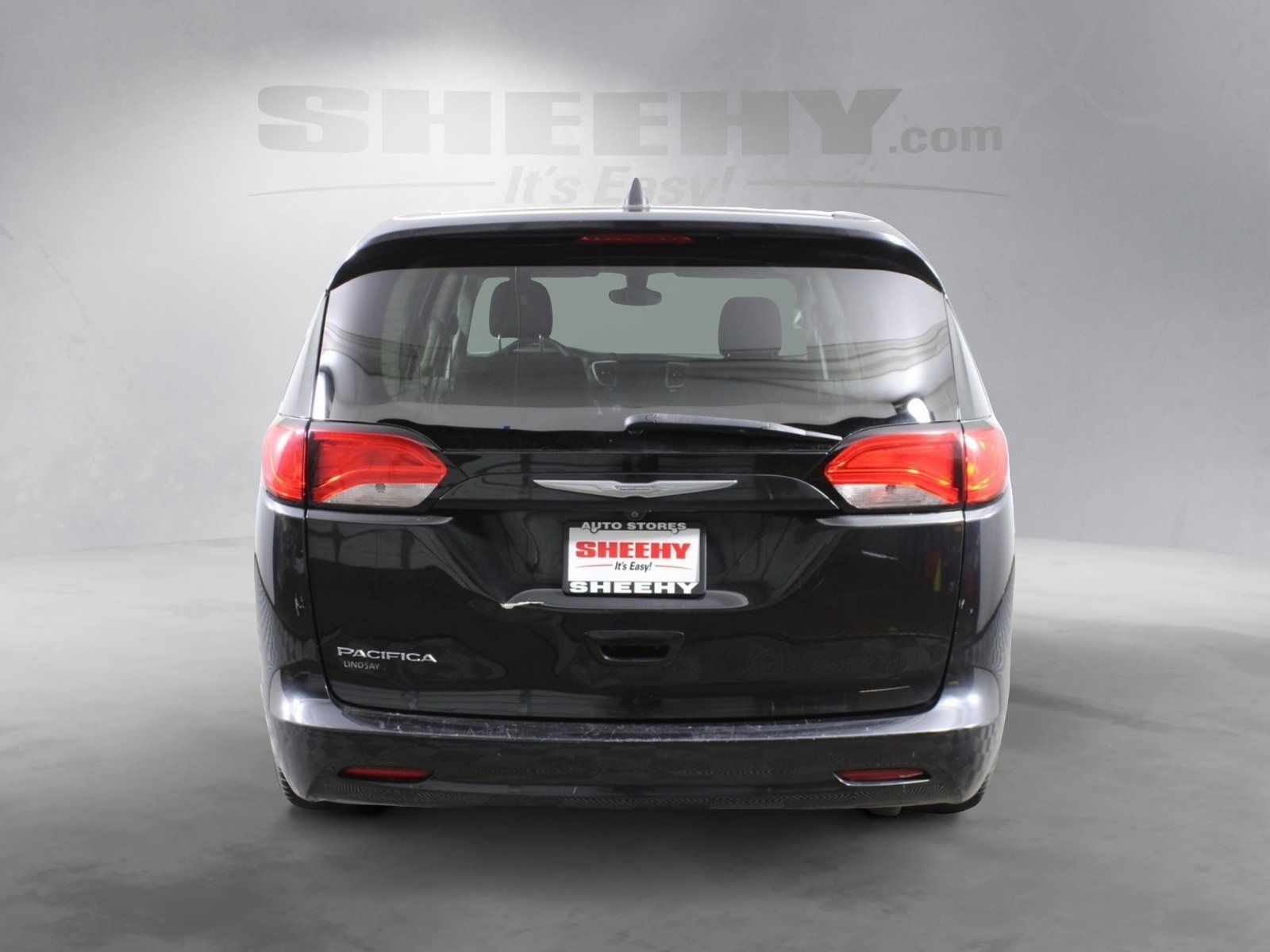 2017 Chrysler Pacifica Touring photo 4