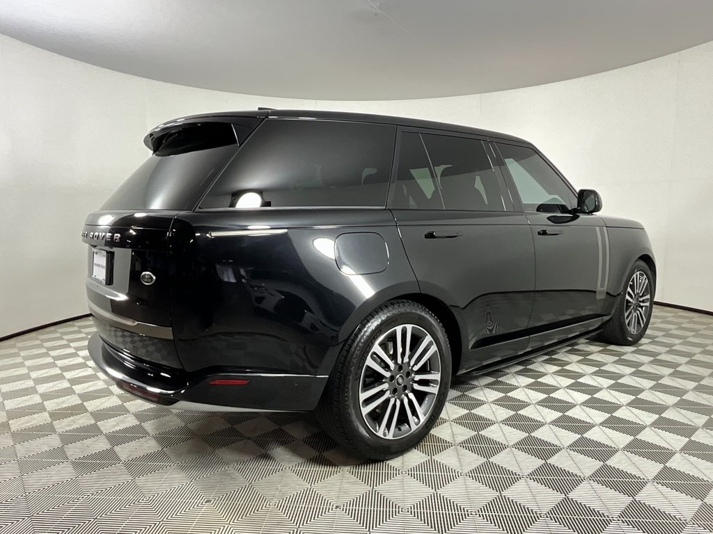 2023 Land Rover Range Rover SE photo 4