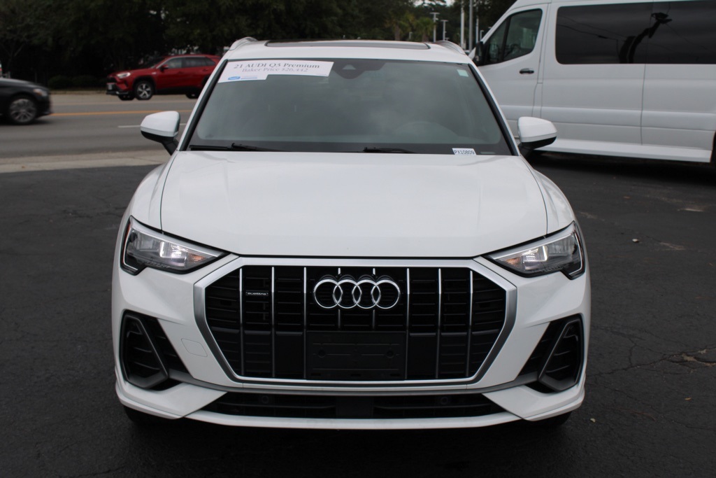 2021 Audi Q3 S line Premium 45 TFSI photo 2