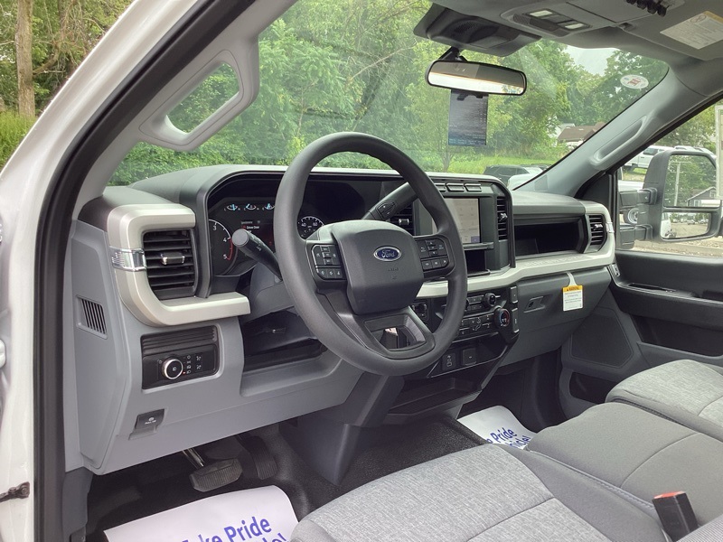 2024 Ford F-350 photo 18