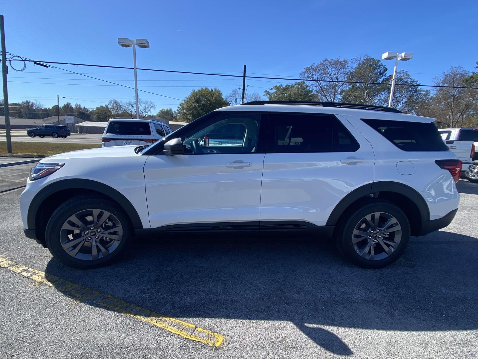 2026 Ford Explorer photo 3