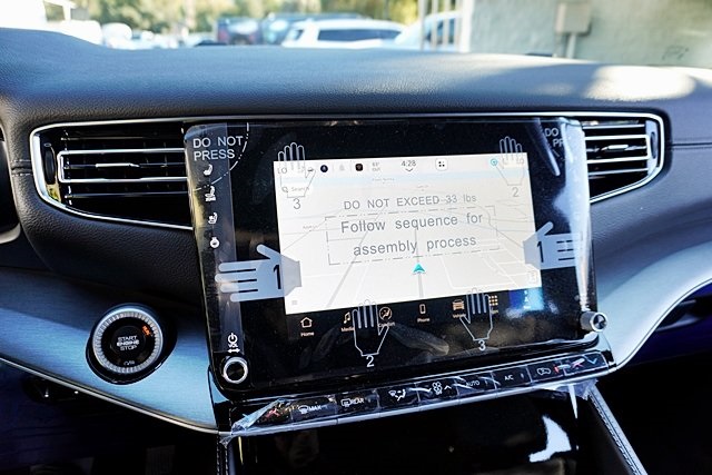 New 2025 Bright White Clear-Coat Exterior Paint Jeep Series II image 32