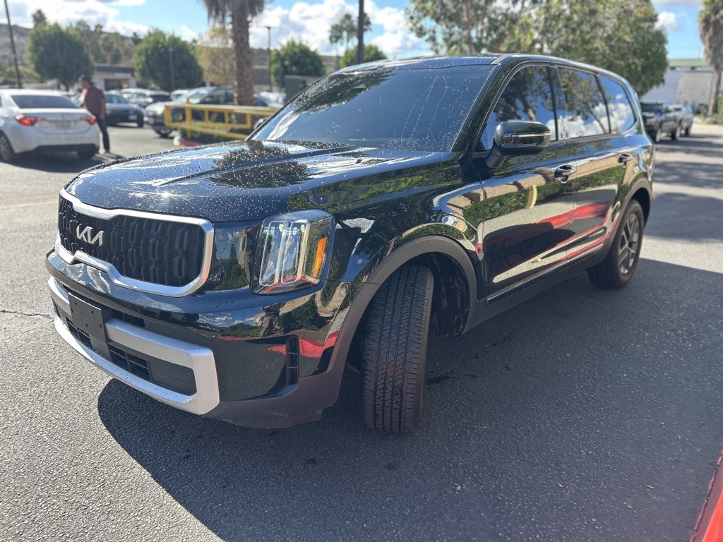 Used 2024 Black Kia LX image 3