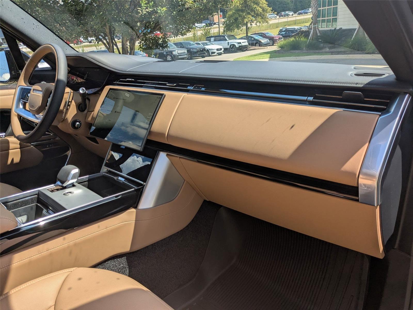 2025 Land Rover Range Rover SE photo 25