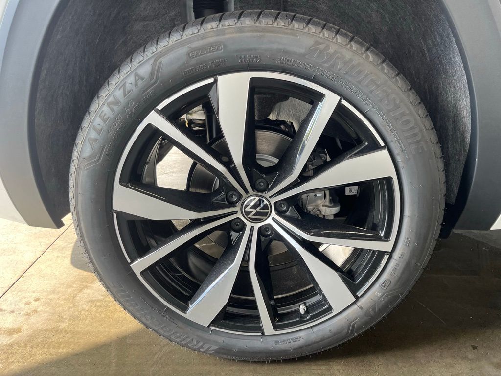 2025 Volkswagen Atlas SEL Premium R-Line photo 28