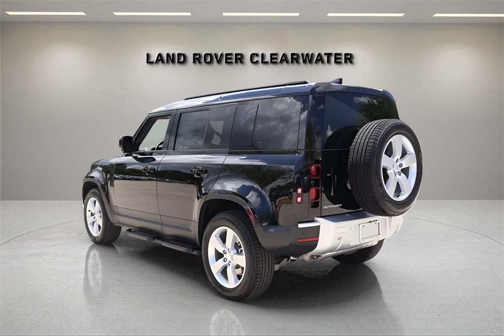 2025 Land Rover Defender 110 S photo 2