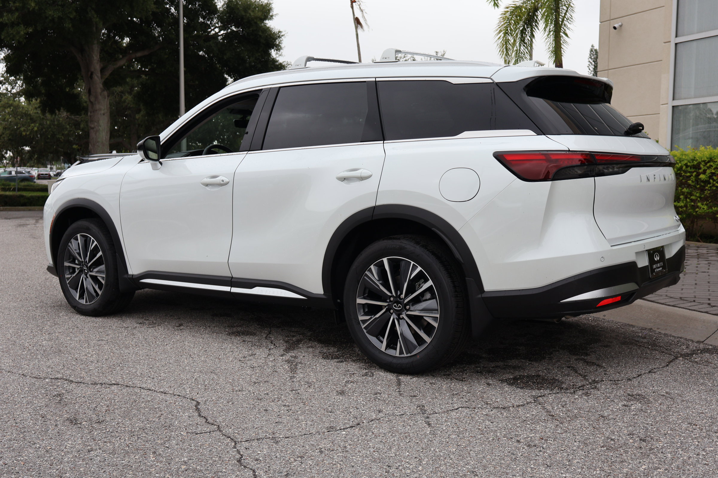 2026 Infiniti QX60 Luxe photo 3