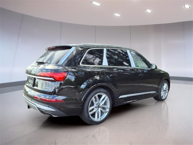 2025 Audi Q7 Premium Plus photo 2