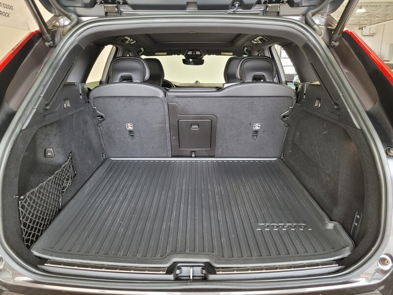 2022 Volvo XC60 B5 R-Design photo 14
