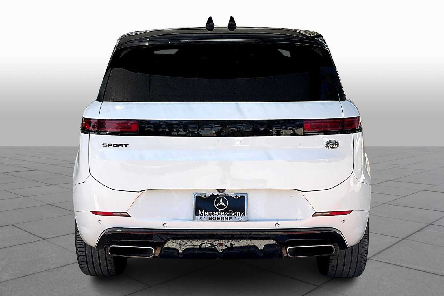 2023 Land Rover Range Rover Sport SE photo 4