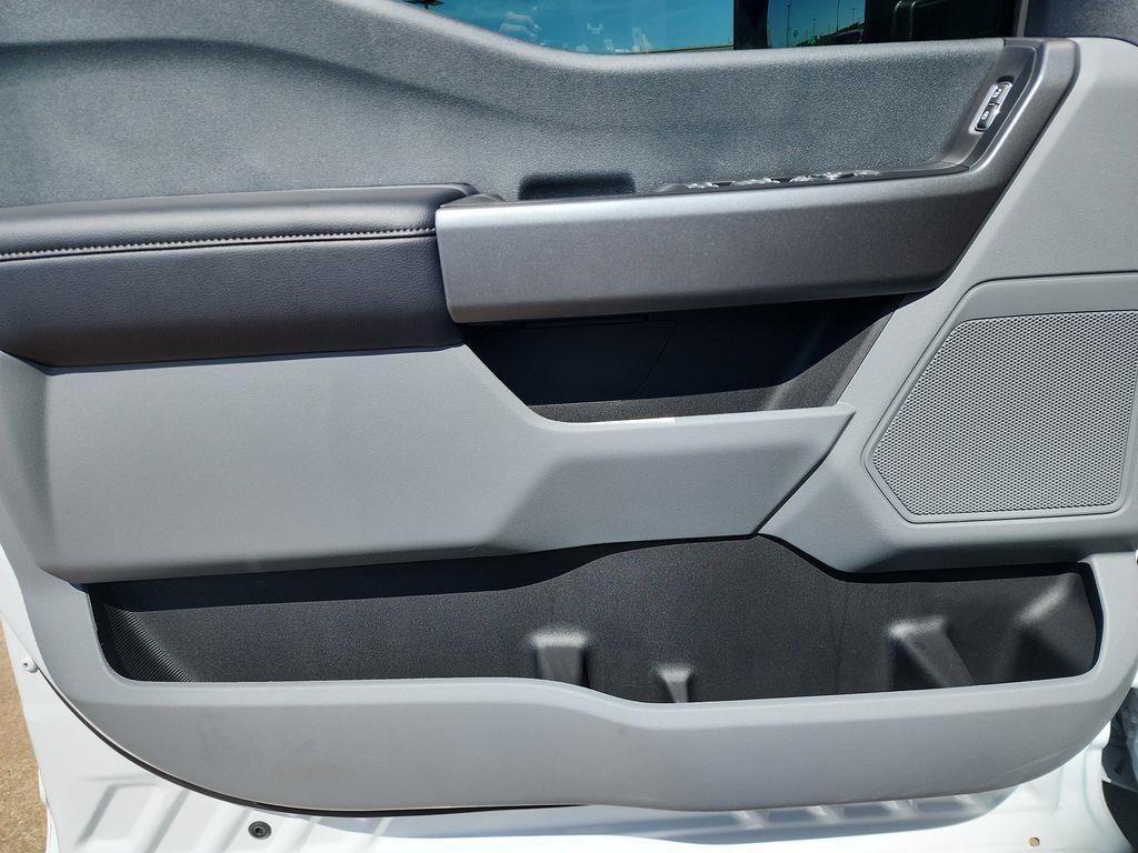 2025 Ford F-250 photo 8
