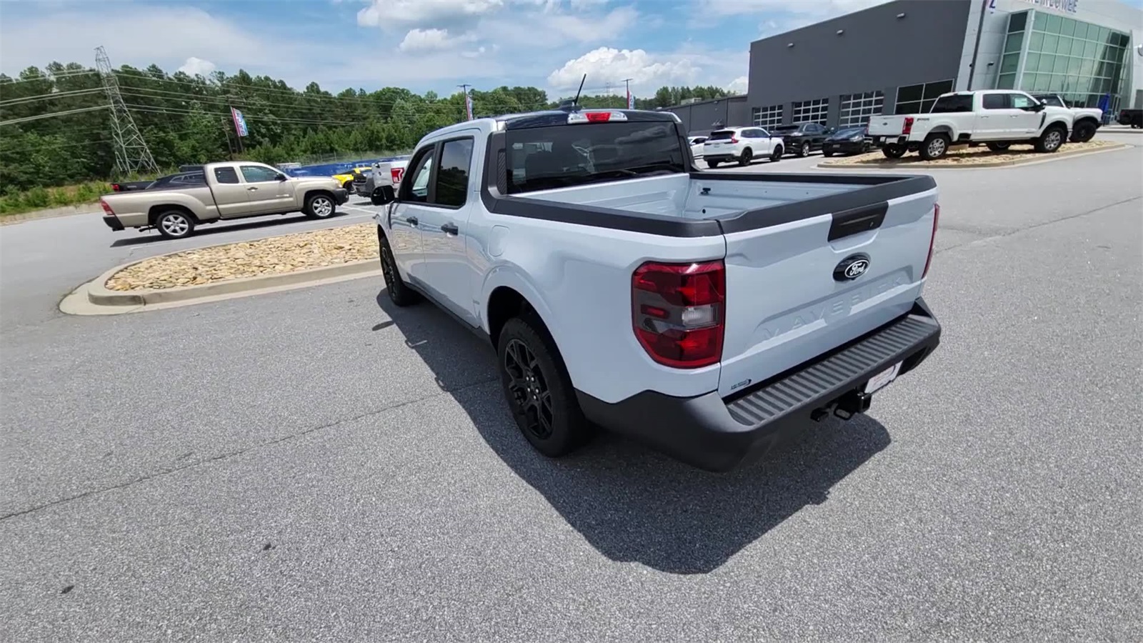 2025 Ford Maverick XLT photo 3