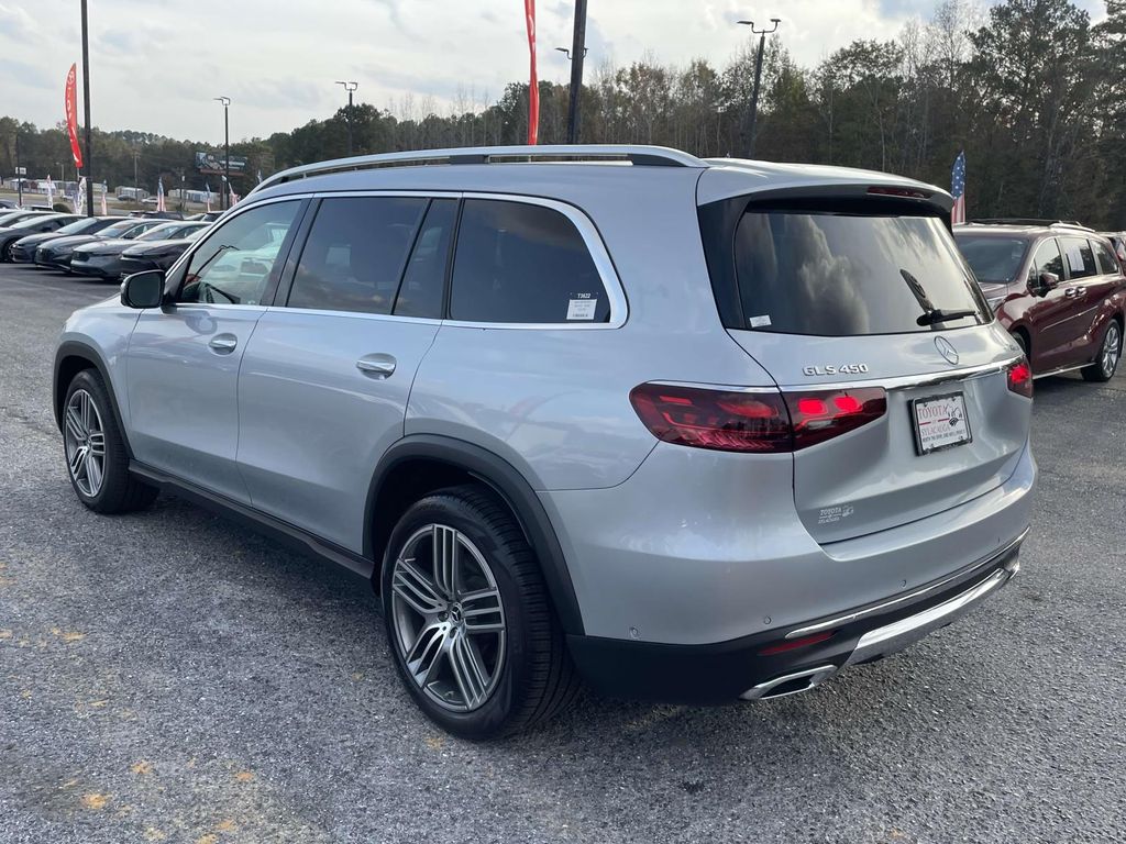 2024 Mercedes Benz GLS 450 4MATIC photo 3