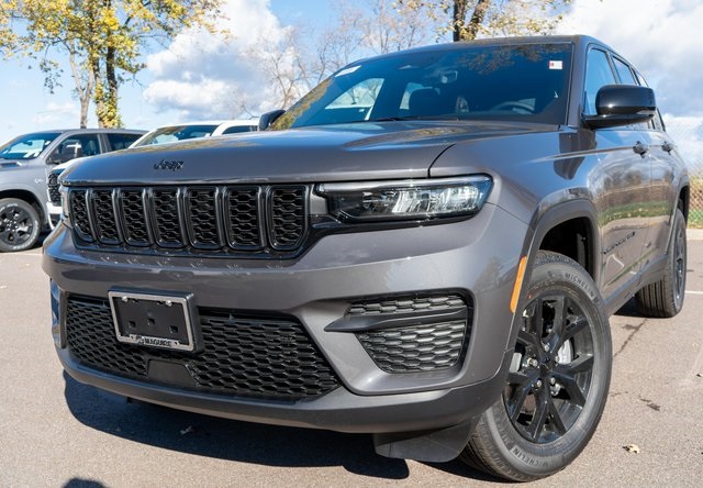 2025 Jeep Grand Cherokee Altitude's photo