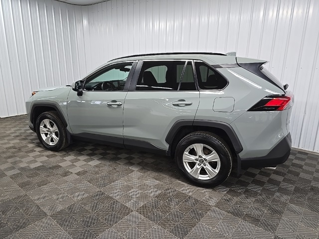 2021 Toyota RAV4 XLE photo 6
