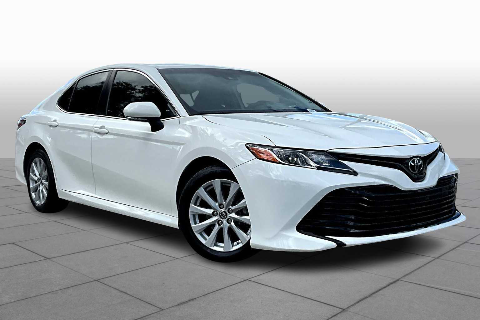 2018 Toyota Camry XLE XSE photo 2