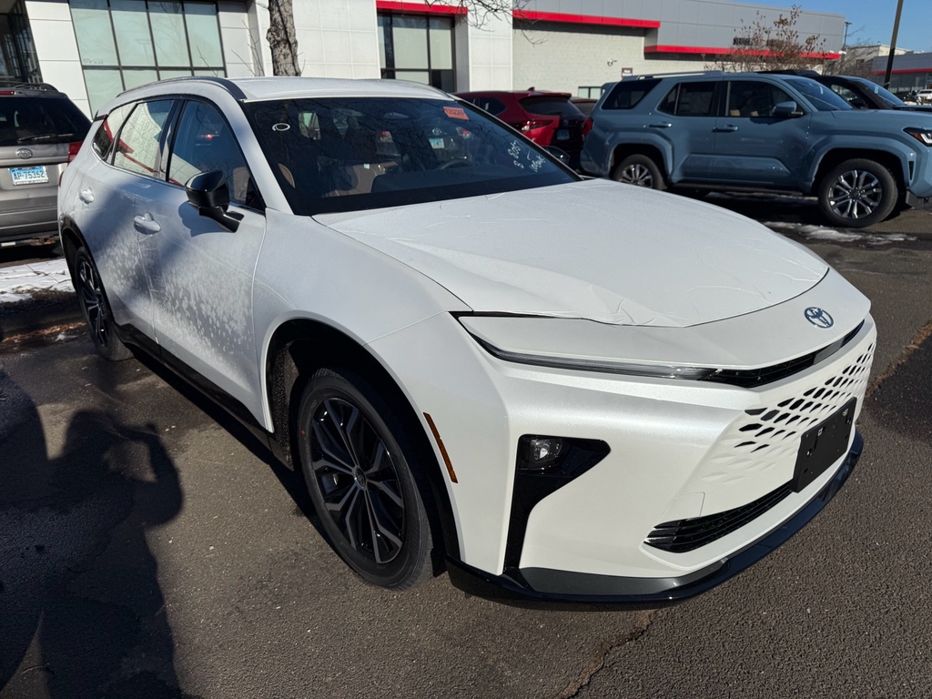 2025 Toyota Crown Signia XLE's photo