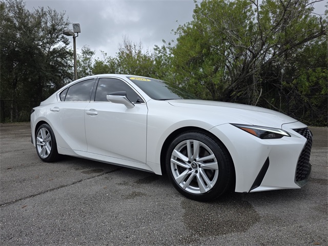 2024 Lexus IS 300's photo