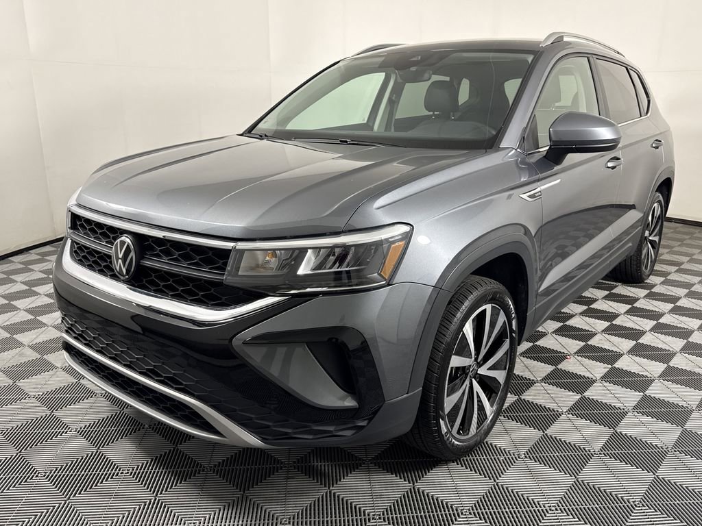2024 Volkswagen Taos SE photo 2