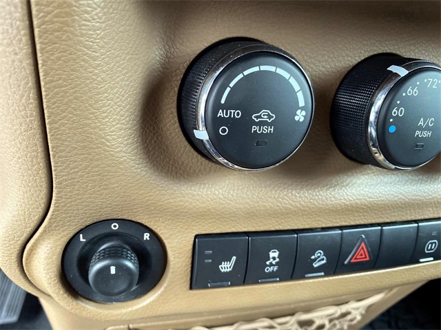 2012 Jeep Wrangler Sahara photo 14