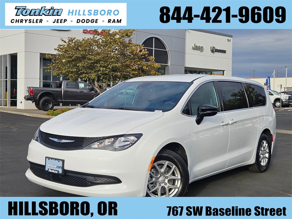 2026 Chrysler Voyager LX's photo