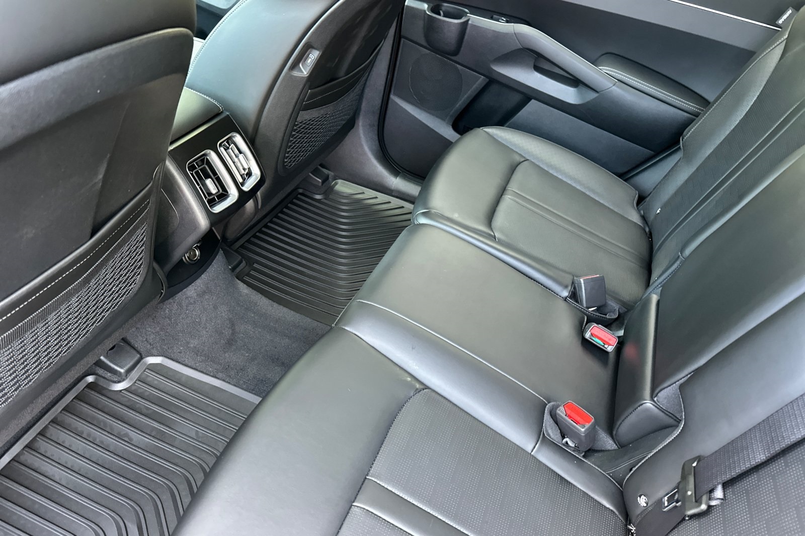 2025 Kia Sorento S photo 8