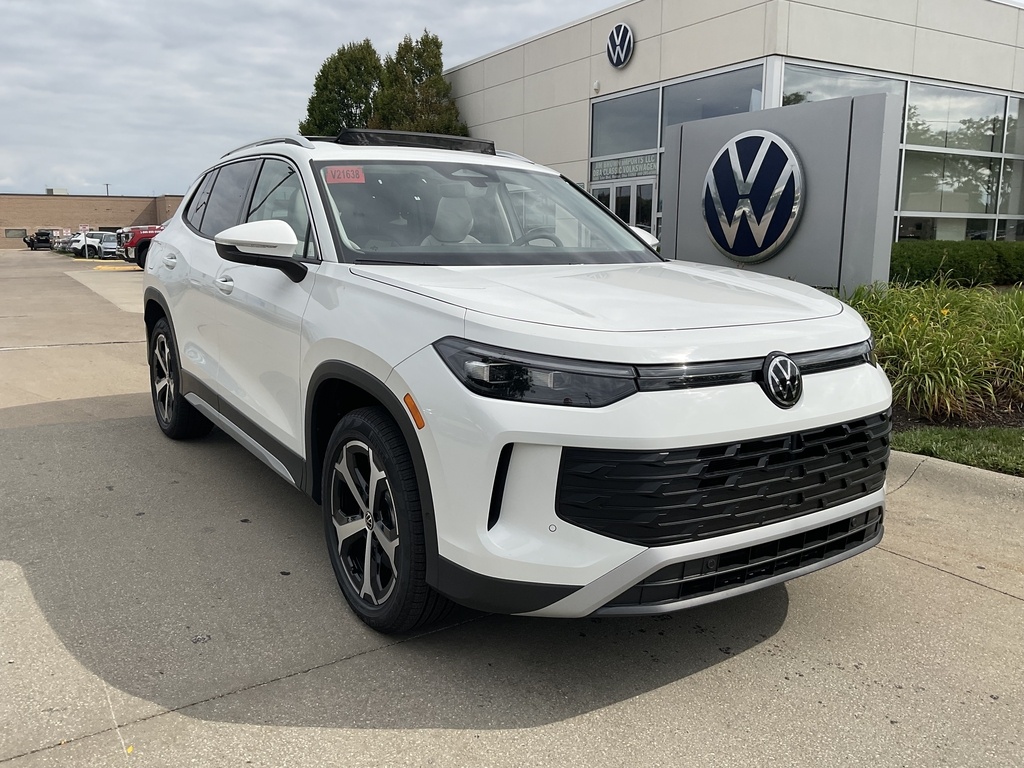 2025 Volkswagen Tiguan SE's photo