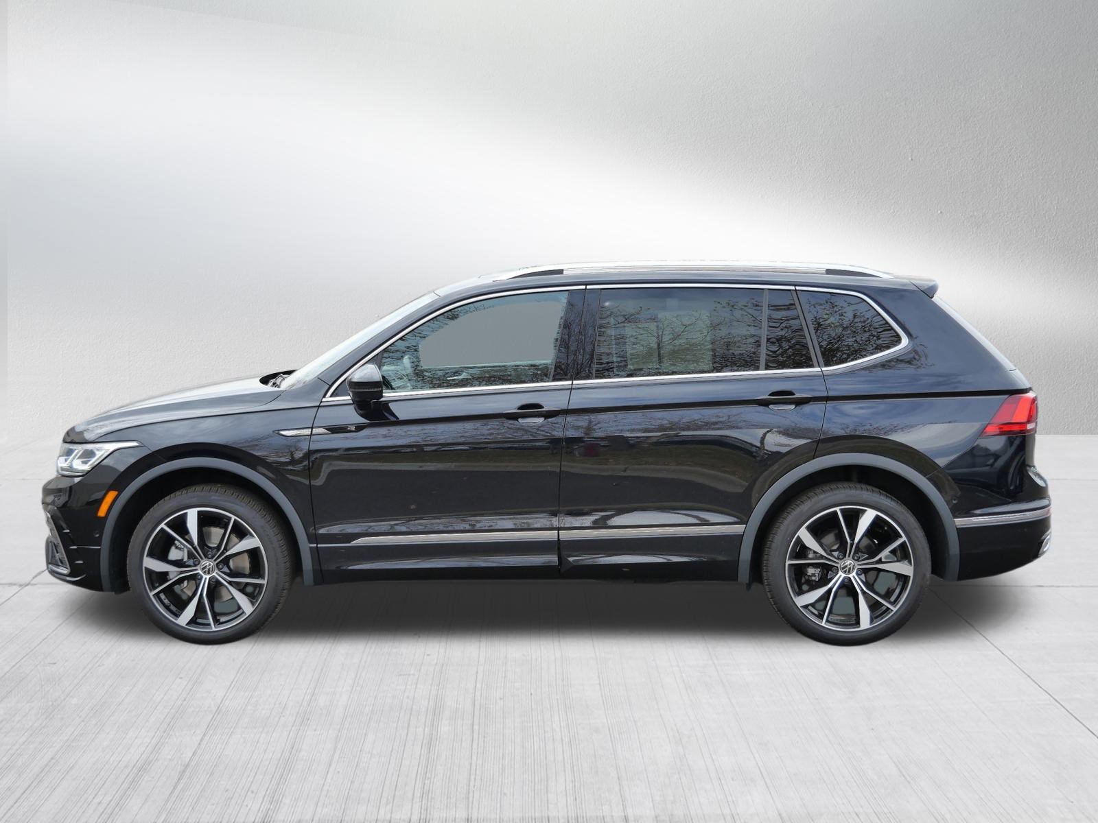 2024 Volkswagen Tiguan SEL R-Line photo 4