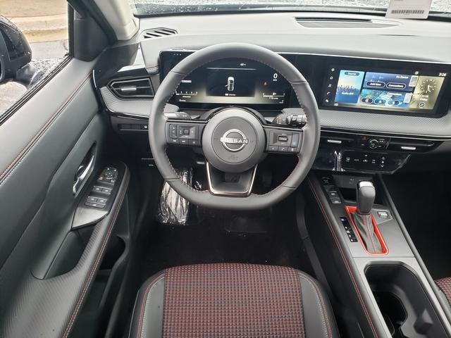 2025 Nissan Kicks SR photo 17