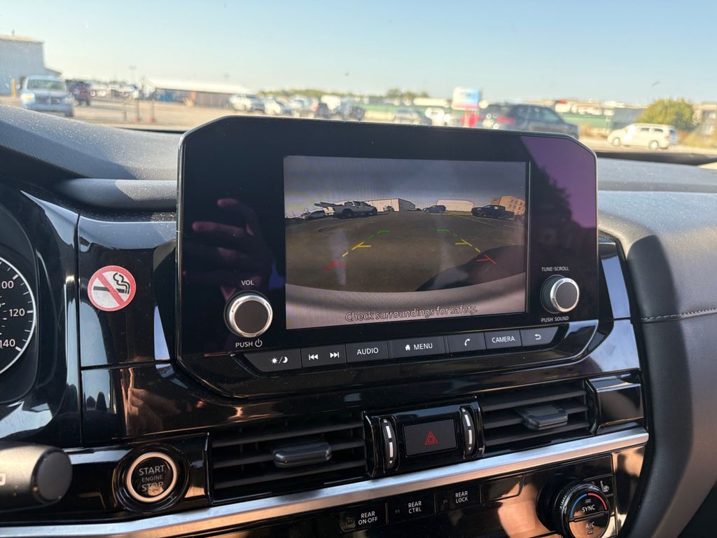 2024 Nissan Pathfinder SV photo 17