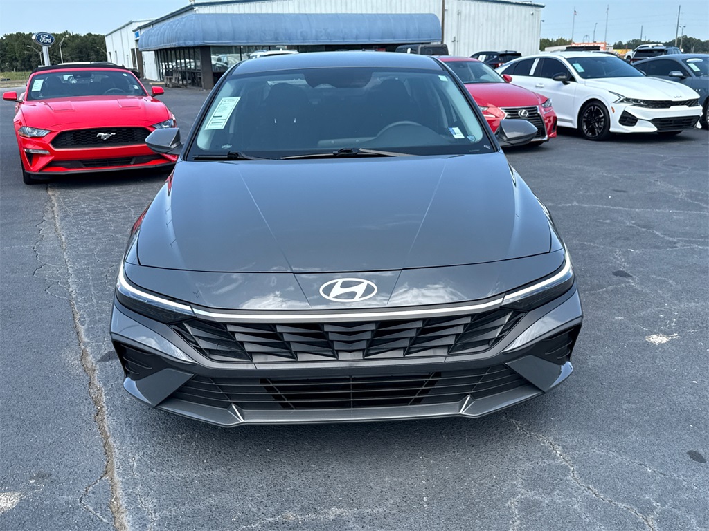 2024 Hyundai Elantra SEL photo 8