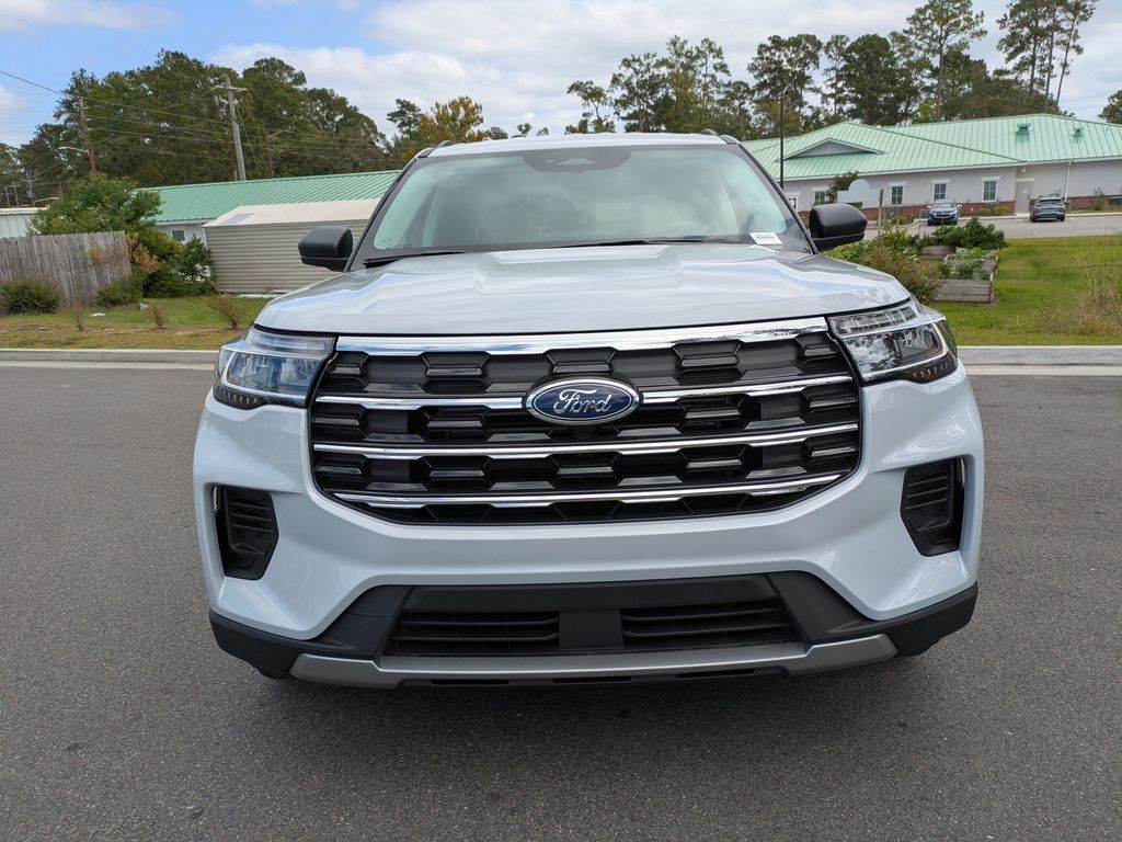 2025 Ford Explorer photo 8
