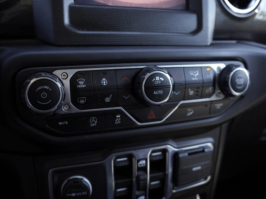 2021 Jeep Wrangler Unlimited Sahara Altitude photo 17