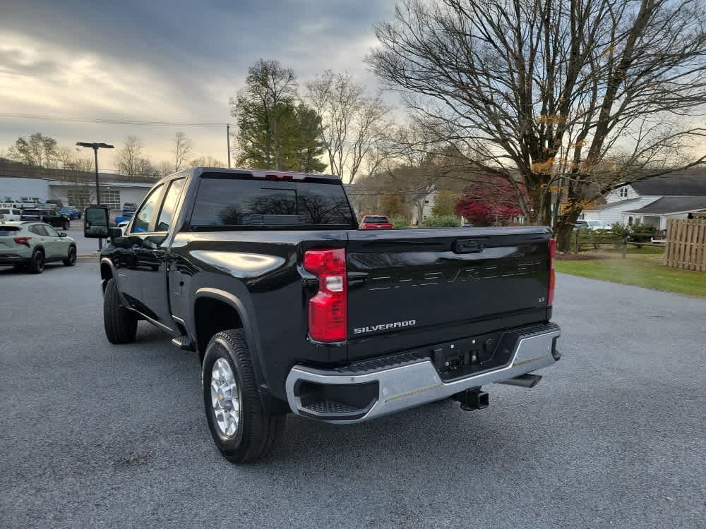 2026 Chevrolet Silverado 2500HD LT photo 2